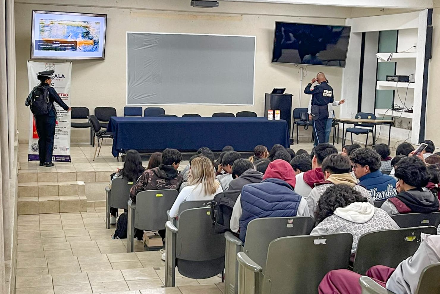 Ayuntamiento de Tlaxcala impulsa campaña de prevención del delito en el CBTIS 03